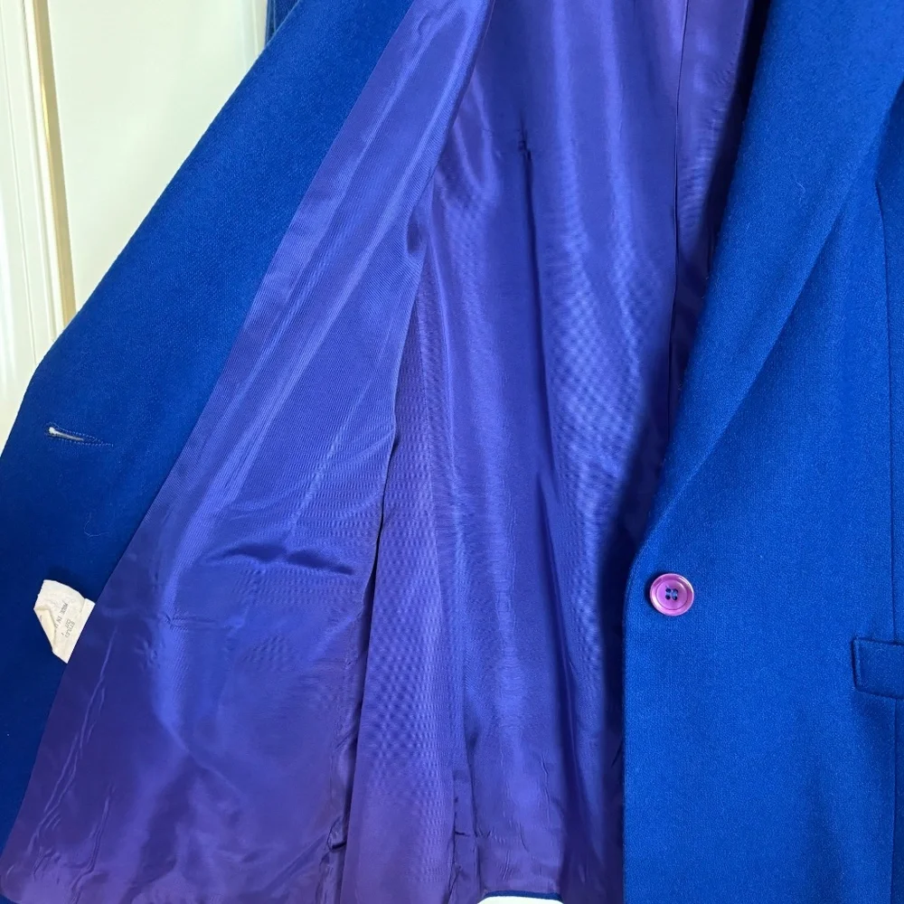 100% wool blue blazer Made in USA Size 8 One-button I recommend measuring yourse